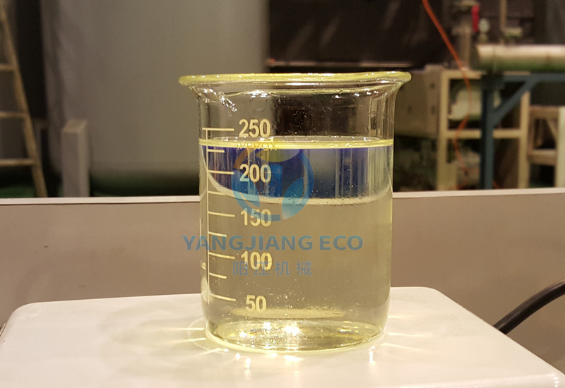 1710987269182700.jpg 基礎(chǔ)油油樣.jpg